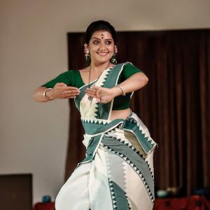 sarayu mohan latest new photos-001