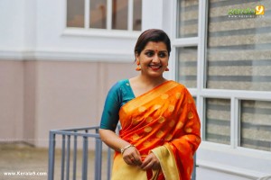 sarayu mohan latest pics-001