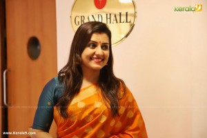 sarayu mohan latest pics-002