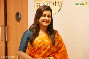 sarayu mohan latest pics-003