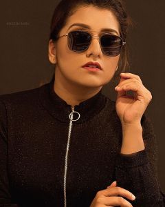 sarayu mohan latest pics1234-002