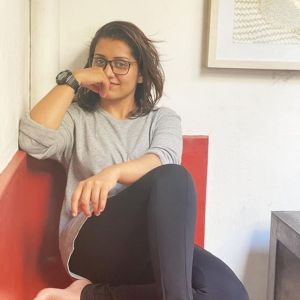 sarayu mohan latest pics8987-001