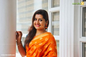 sarayu mohan latest saree photos -004