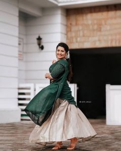sarayu-mohan-new-shooting-photos