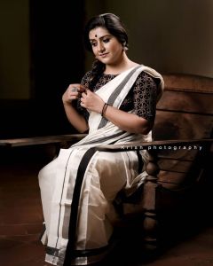 sarayu mohan saree-001
