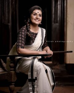 sarayu mohan saree-003