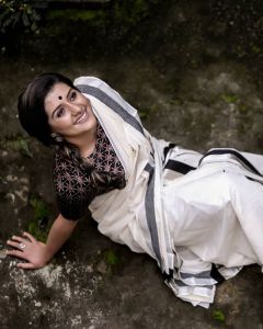 sarayu mohan saree-004