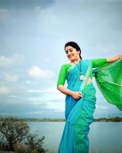 sarayu mohan saree-004