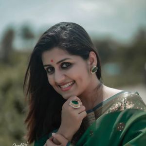sarayu mohan saree -009