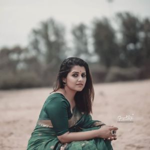 sarayu mohan saree -011