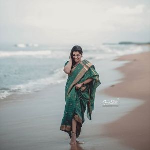 sarayu mohan saree -013