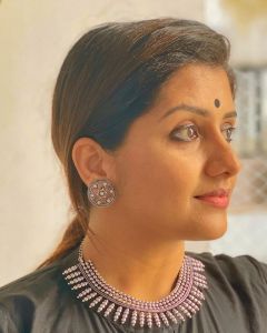 sarayu mohan saree -014