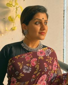 sarayu mohan saree -015