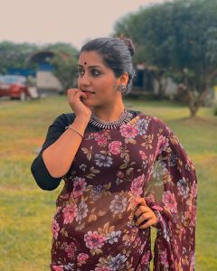 sarayu mohan saree -016
