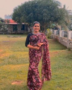 sarayu mohan saree -018
