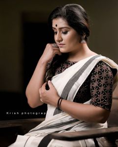 sarayu mohan saree
