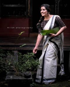 sarayu new onam saree photos 0921-001