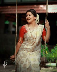 sarayu new onam saree photos 0921-005