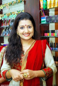 sarayu_latest_stills-00361