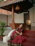 sarayu-mohan-in-kanchipuram-saree-simple-look-photos-004