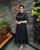 sarayu-mohan-in-black-long-dress-002