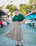 sarayu-mohan-in-green-printed-top-photos-006