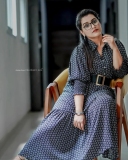 sarayu-mohan-new-photos-in-dot-printed-frock-002