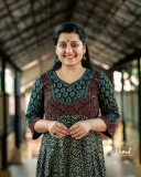 sarayu-mohan-photoshoot-at-temple.webp-005