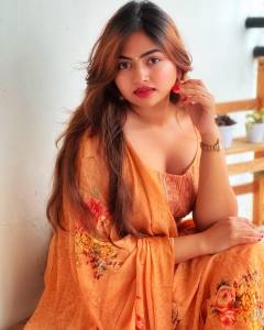 1_shaalin-zoya-in-red-lipstick-photo