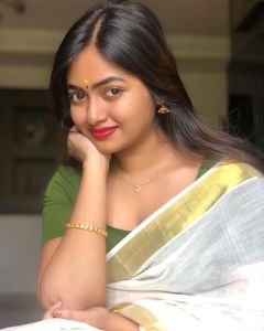 actress shaalin zoya latest onam kerala saree photos-001