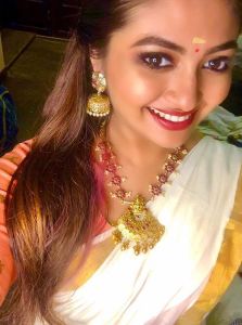 actress shaalin zoya latest onam kerala saree photos-006
