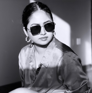 shaalin-zoya-black-and-white-style-photos