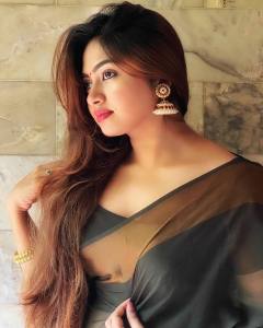 shaalin-zoya-in-black-saree-photos-003