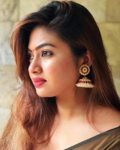 shaalin-zoya-in-black-saree-photos-004