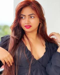 shaalin-zoya-in-black-top-photos-latest2022-002