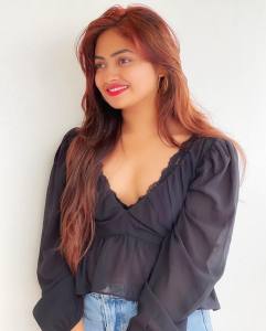 shaalin-zoya-in-black-top-photos-latest2022-003