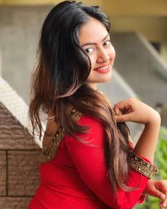 shaalin-zoya-in-blood-red-churidar-photos-001