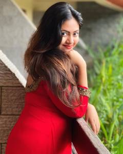 shaalin-zoya-in-blood-red-churidar-photos