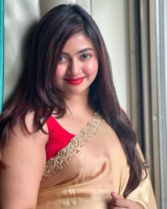shaalin-zoya-in-golden-saree-with-red-sleeveless-wide-neck-photos-001