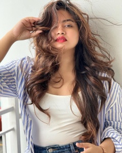 shaalin-zoya-in-makeup-style-ideas-photos-008