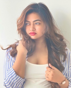 shaalin-zoya-in-makeup-style-ideas-photos-009