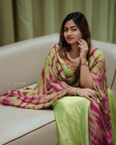 shaalin-zoya-in-pista-green-churidar-photos-004