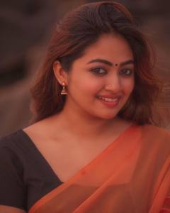 shaalin-zoya-in-red-lipstick-photo-002