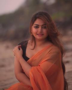 shaalin-zoya-in-red-lipstick-photo-004