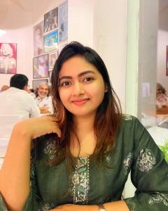 shaalin-zoya-in-vibrant-colour-lipstick-photos