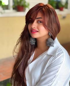 shaalin-zoya-look-instagram-photos2022-006