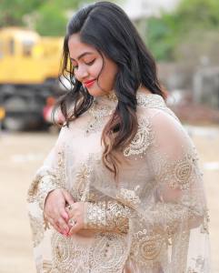 shalin-zoya-latest-pic-in-fashion-dress-001