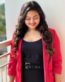 shaalin-zoya-in-red-blazer-with-black-pants-and-inner-style-photos-002