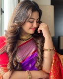 shaalin-zoya-in-violet-and-red-combo-pattu-saree-and-makeup-ideas-photos-002