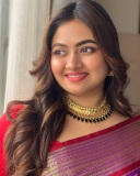 shaalin-zoya-in-violet-and-red-combo-pattu-saree-and-makeup-ideas-photos-003